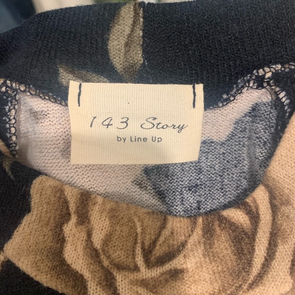 Fall Cold Shoulder Floral Top - Picture 5 of 6